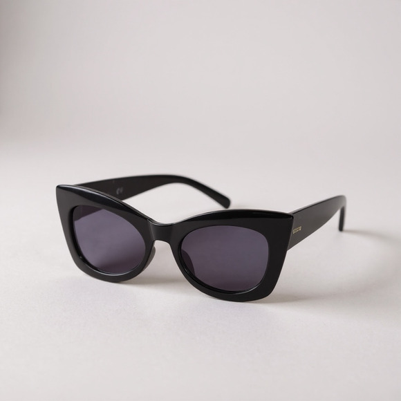 Guess Wm's Black Cat Eye Sunglasses Gray Lens 1950s Retro Pin Up 100% UV NWT - Picture 2 of 2